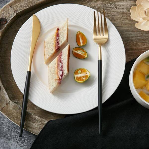 Matte Black and Gold Stainless Steel Cutlery Set – Modern 24-Piece Design